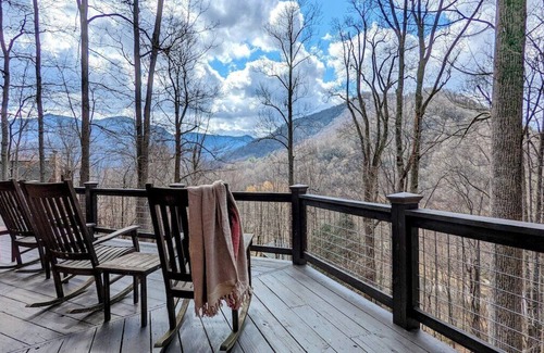 Valley Creek Run Cabine | Serene Green - Fire Pit, Hot Tub, Grill, Deck