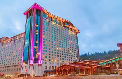 Valley Creek Run Cabine | Serene Green - Fire Pit, Hot Tub, Grill, Deck