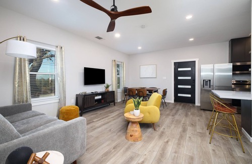 Spring Branch Maison | Serene Hill Country Casita ~ Scenic View ~ Patio