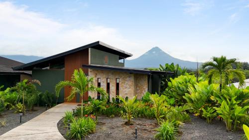 Monterrey Cabine | Serene Hills