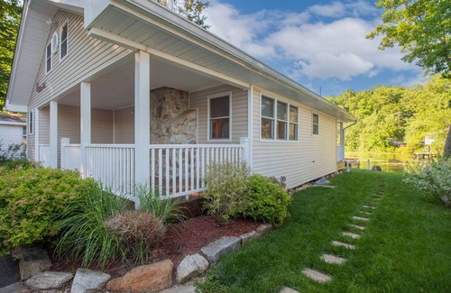 Glasser Cottage | Serene home on the water with beautiful lake views