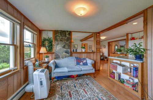 Jefferson Maison | Serene Home with Deck, Pond and Mtn Views in Jefferson