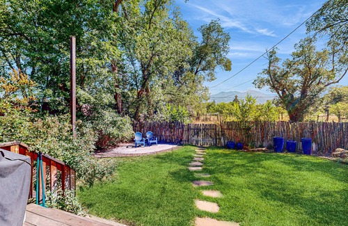 Taos Maison | Serene home with mountain views & backyard - walk to Taos Plaza