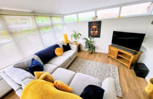 Shelsley Beauchamp Maison | Serene Home with Spacious Garden