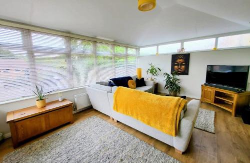 Shelsley Beauchamp Maison | Serene Home with Spacious Garden
