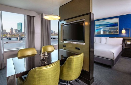 East Cambridge Hôtel | Serene Hotel w/ Indoor Pool and ArtBar Dining Near Harvard