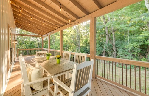 Williamstown Maison | Serene Kentucky Cabin with Fireplace and Fire Pit!