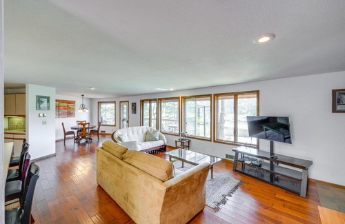 La Conner Maison | Serene La Conner Retreat with Fireplace and Deck!