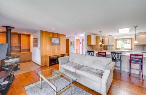 La Conner Maison | Serene La Conner Retreat with Fireplace and Deck!