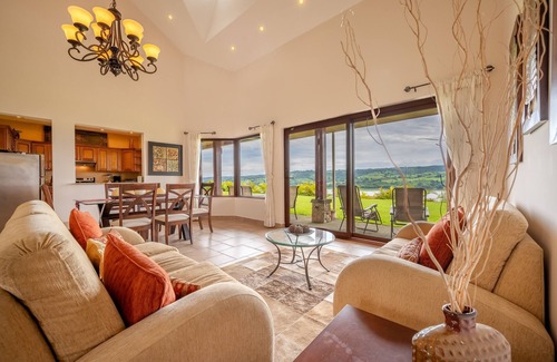 Tronadora Maison | Serene Lake View Duplex with a Hot tub, WIFI, & Dog Friendly