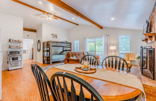 Winnsboro Cabine | Serene Lakefront Cabin, Fishing, Firepit, Kayaks