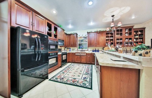 Umatilla Maison | Serene Lakefront Retreat - Spacious and Cozy Chateau with Country Flair!