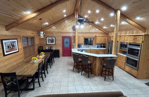 Dogwood Cabine | Serene Lakeside Getaway