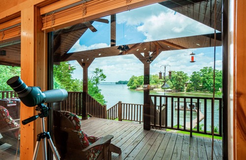 Dogwood Cabine | Serene Lakeside Getaway