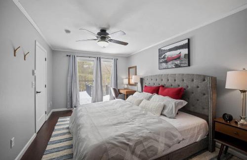 Laconia Maison | Serene Lakeside Retreat with Hot Tub Near Gunstock