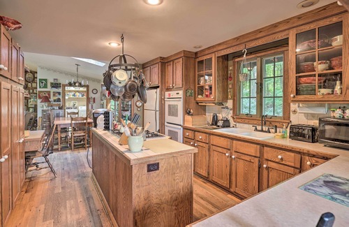 Lodi Maison | Serene Lodi Escape w/ Deck: Boat, Hike & Sip!