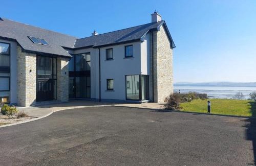Letterkenny Maison | Serene luxurious Retreat with Sea Views, Entire Home Letterkenny