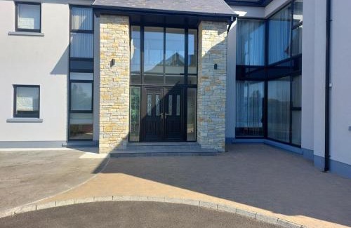 Letterkenny Maison | Serene luxurious Retreat with Sea Views, Entire Home Letterkenny