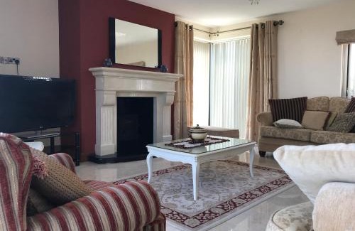 Letterkenny Maison | Serene luxurious Retreat with Sea Views, Entire Home Letterkenny