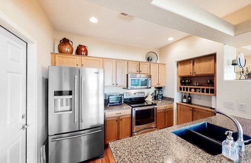 Rancho Vistoso Copropriété | Serene mountain view condo with balcony, patio, washer/dryer, & board games