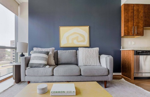 North Bethesda Appartement | Serene N Bethesda 1BR w/ Rooftop Pool & W/D, nr Coffee, by Blueground