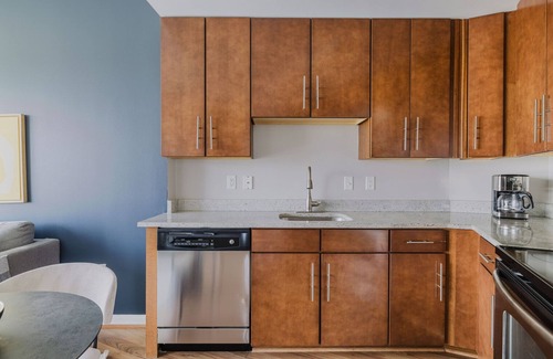 North Bethesda Appartement | Serene N Bethesda 1BR w/ Rooftop Pool & W/D, nr Coffee, by Blueground