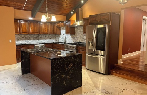 Arlington Heights Maison | Serene Oasis:Swim Spa, Sauna,fireplace,private,10 min to Downtown,Pet-Friendly!