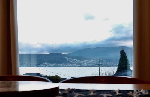 Tranmere Maison | Serene Oceana - Savoring the gentle Tassie breeze