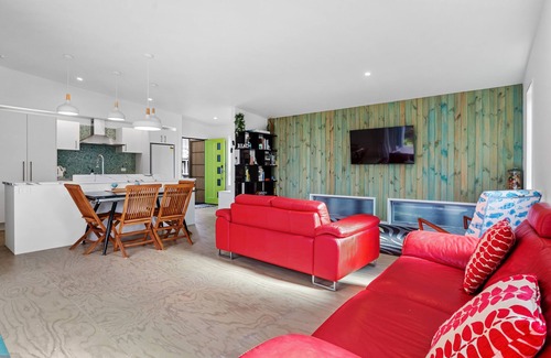 Waihi Beach Maison | Serene on Seaforth - Waihi Beach Holiday Home