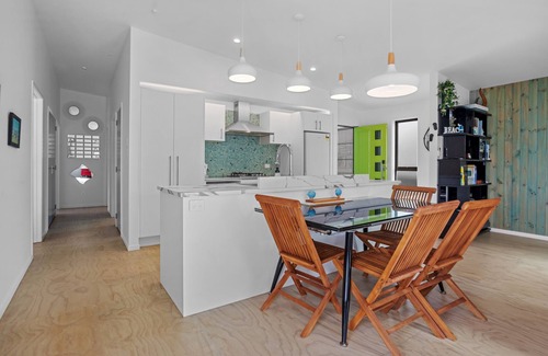 Waihi Beach Maison | Serene on Seaforth - Waihi Beach Holiday Home