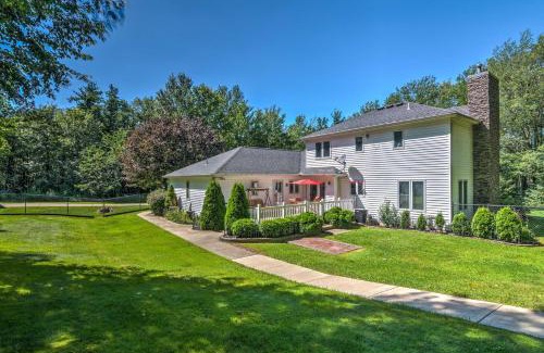 Orchard Park Appartement | Serene Orchard Park Apartment Large Yard and Patio!