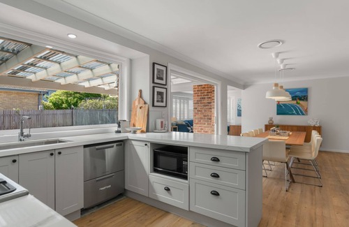 Culburra Beach Maison | Serene - Pet Friendly with Swimming Pool