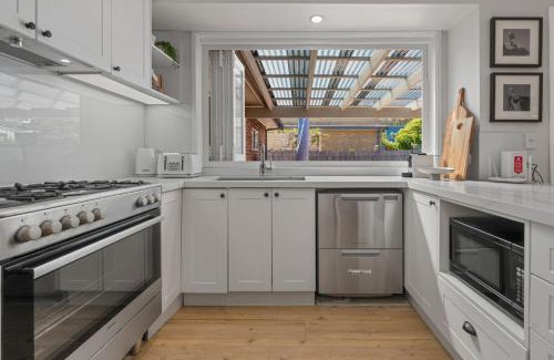 Culburra Beach Maison | Serene Pet Friendly with Swimming Pool
