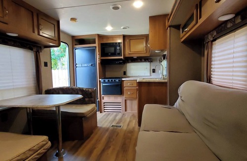 Montgomery County Chalet De Ski | Serene Pinehurst Camper - Sleeps 2 - Pet Friendly