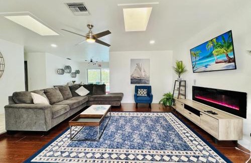 Sunrise Villa | Serene Pool, Lake & Canal View In Sunrise, Florida