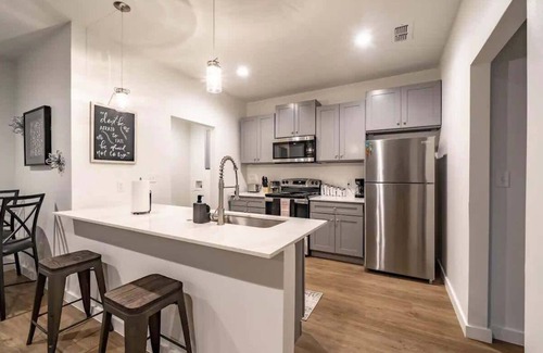 North by Northwest Maison | Serene Retreat - 3BR 3BA - Minutes to Tech