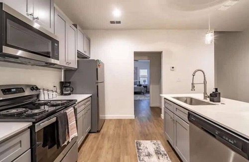 North by Northwest Maison | Serene Retreat - 3BR 3BA - Minutes to Tech