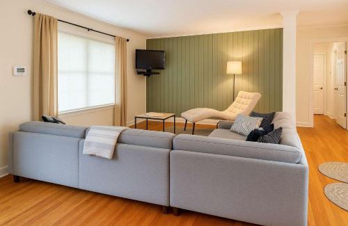 Roswell Maison | Serene Retreat House and Tiny house for 11