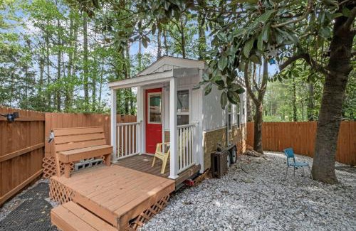Roswell Maison | Serene Retreat House and Tiny house for 11