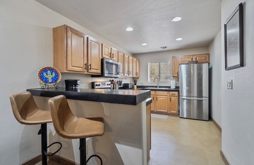 Skyline Bel Air Estates Copropriété | Serene Saguaro- Foothills condo w/heated pool, gym, private courtyard.