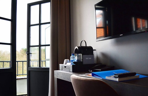 Municipality of Wassenaar Hôtel | Serene Sanctuary | Perfect for Relaxation Near Scenic Outdoor & Beach Vibes