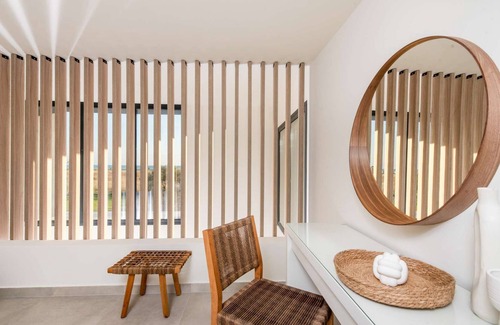 Nea Iraklia Villa | Serene seafront homes