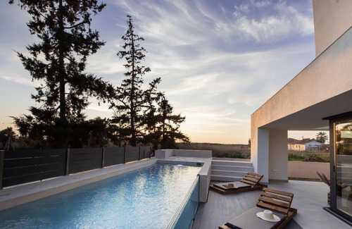 Nea Iraklia Villa | Serene seafront homes