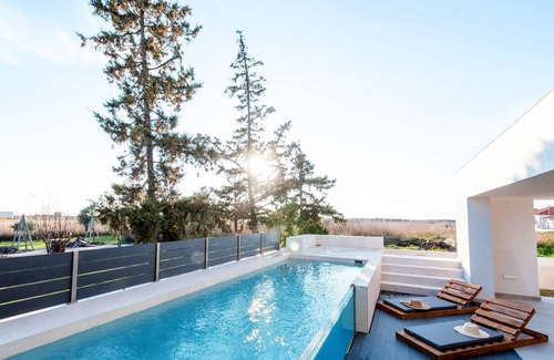 Nea Iraklia Villa | Serene seafront homes