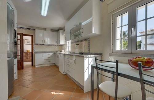Albufeira Hôtel | Serene Spacious Stay | Perfect for Discovering Algarve’s Coastal Gems