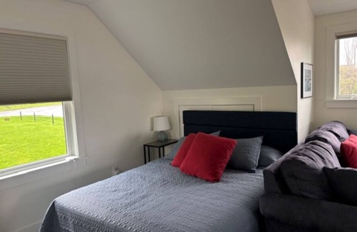 Skaneateles Maison | Serene Studio-Skaneateles Lake Front
