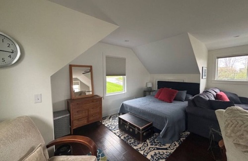 Skaneateles Maison | Serene Studio-Skaneateles Lake Front