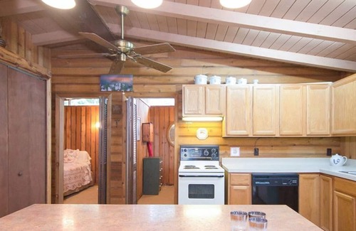 Bluewater Cottage | Serene Sunsets -Lakeside Comfort Awaits