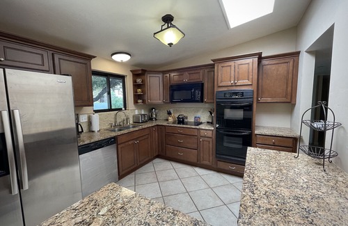 Oracle Heights Estates Maison | Serene, tree-shaded, mid-century retreat with beautiful views of the Catalinas