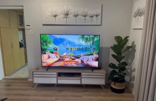 Eversdal Appartement | Serene waterfront escape! Luxury, King bed!